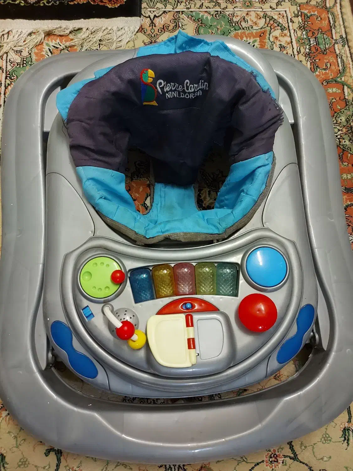 گهواره وکالسکه و روروک و کریر|اسباب و اثاث بچه|شیراز, اصلاح‌نژاد|دیوار