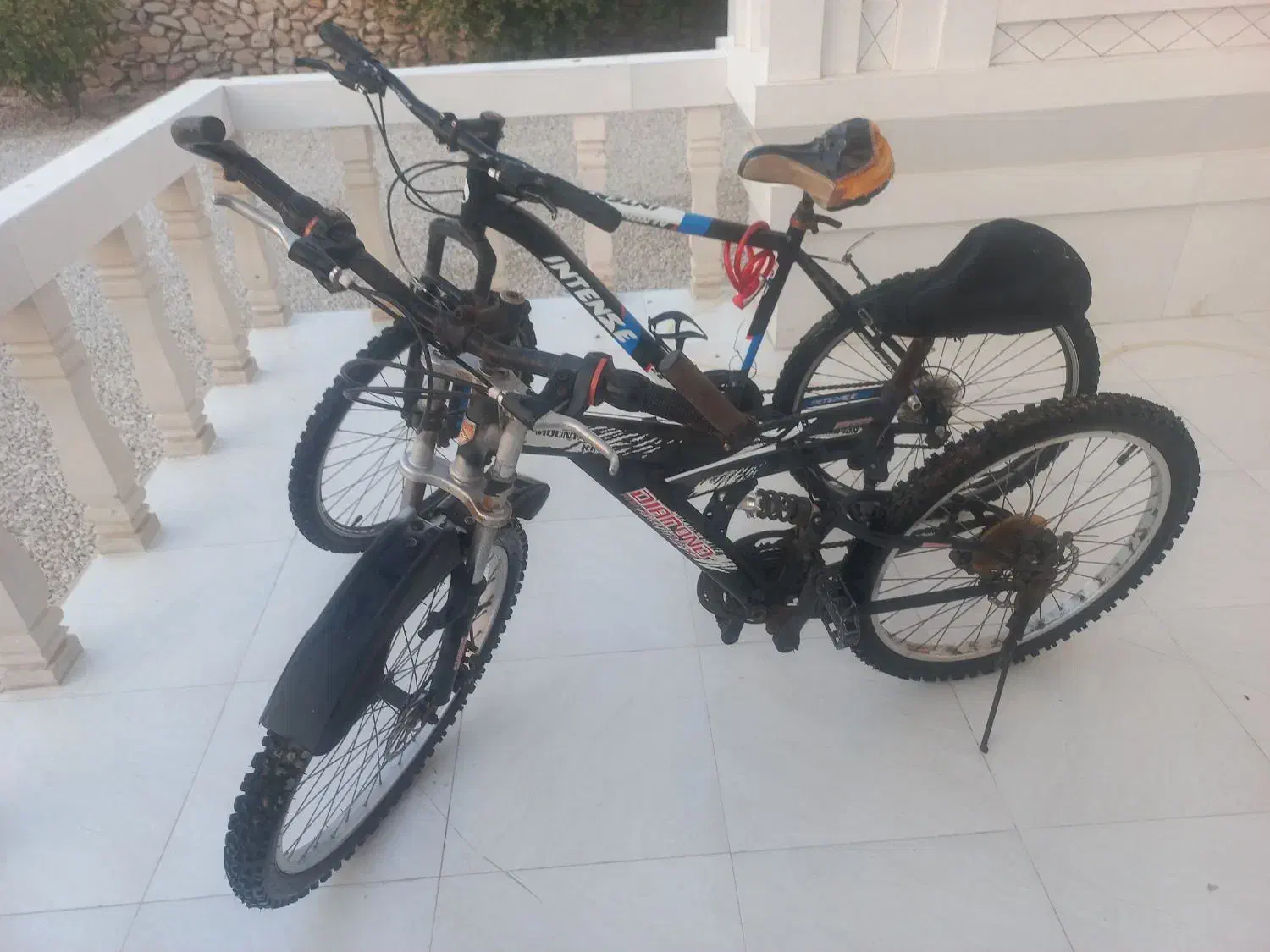 دوتا دوچرخه ۲۶|دوچرخه، اسکیت، اسکوتر|اهرم, |دیوار