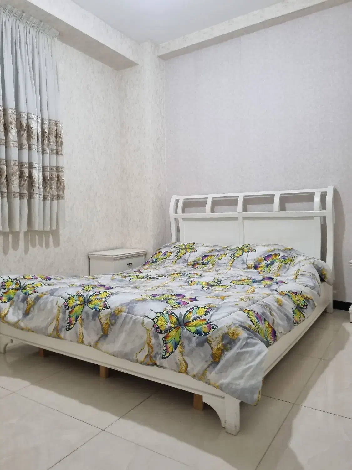 آرام ودنج|اجارهٔ کوتاه‌مدت آپارتمان و سوئیت|پرند, فاز ۴|دیوار