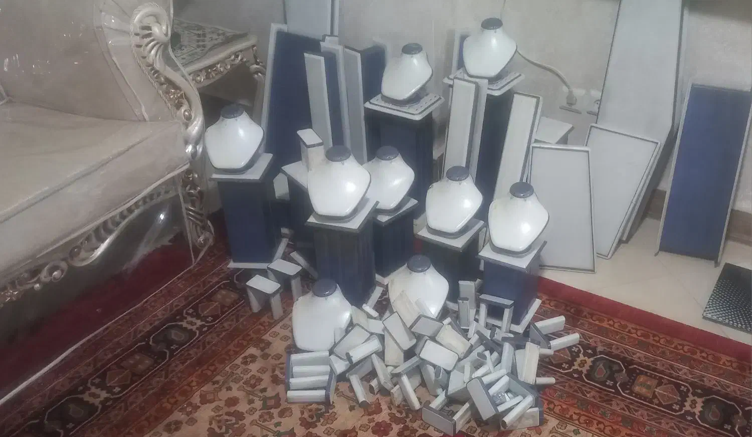 مانکن وکفی ویترین طلا ونقره فروشی|فروشگاه و مغازه|خمینی‌شهر, |دیوار