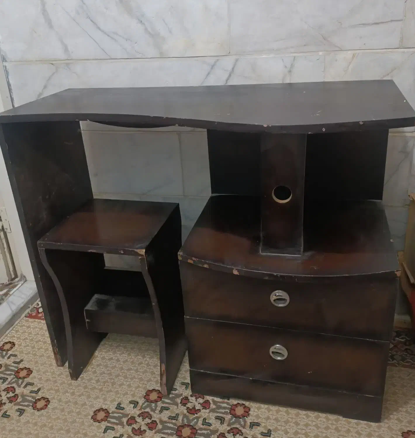 تخت دو نفره با میز و آینه|تخت و سرویس خواب|یزد, |دیوار