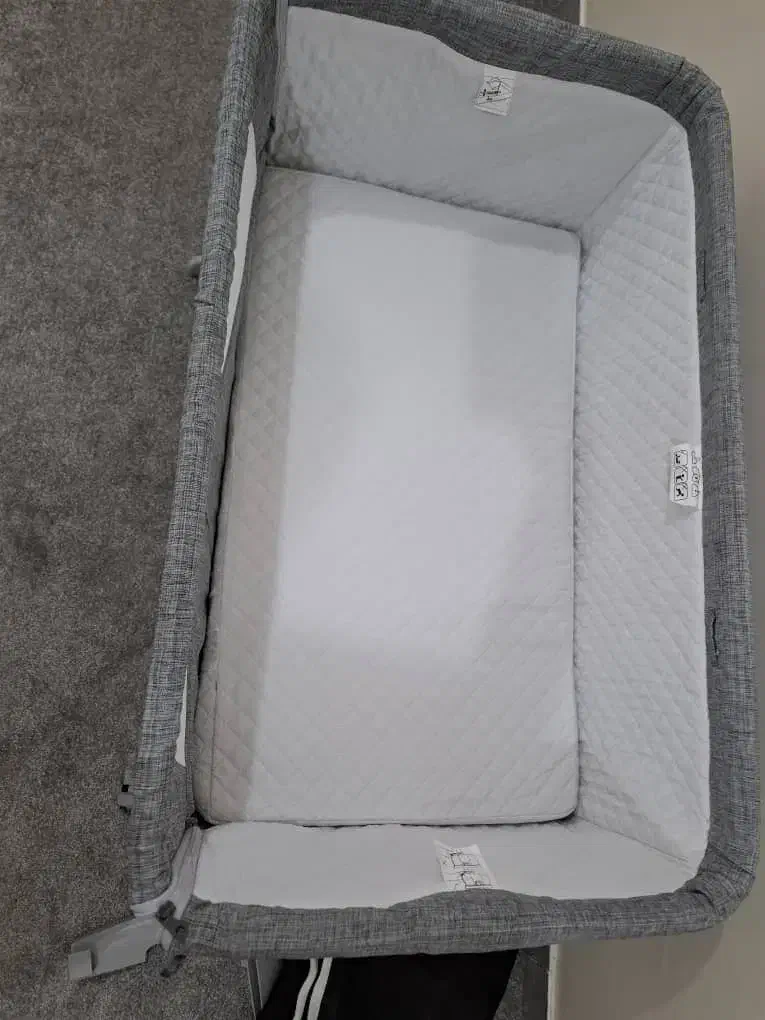 تخت و گهواره کنار مادر|تخت و صندلی بچه|دوگنبدان, |دیوار