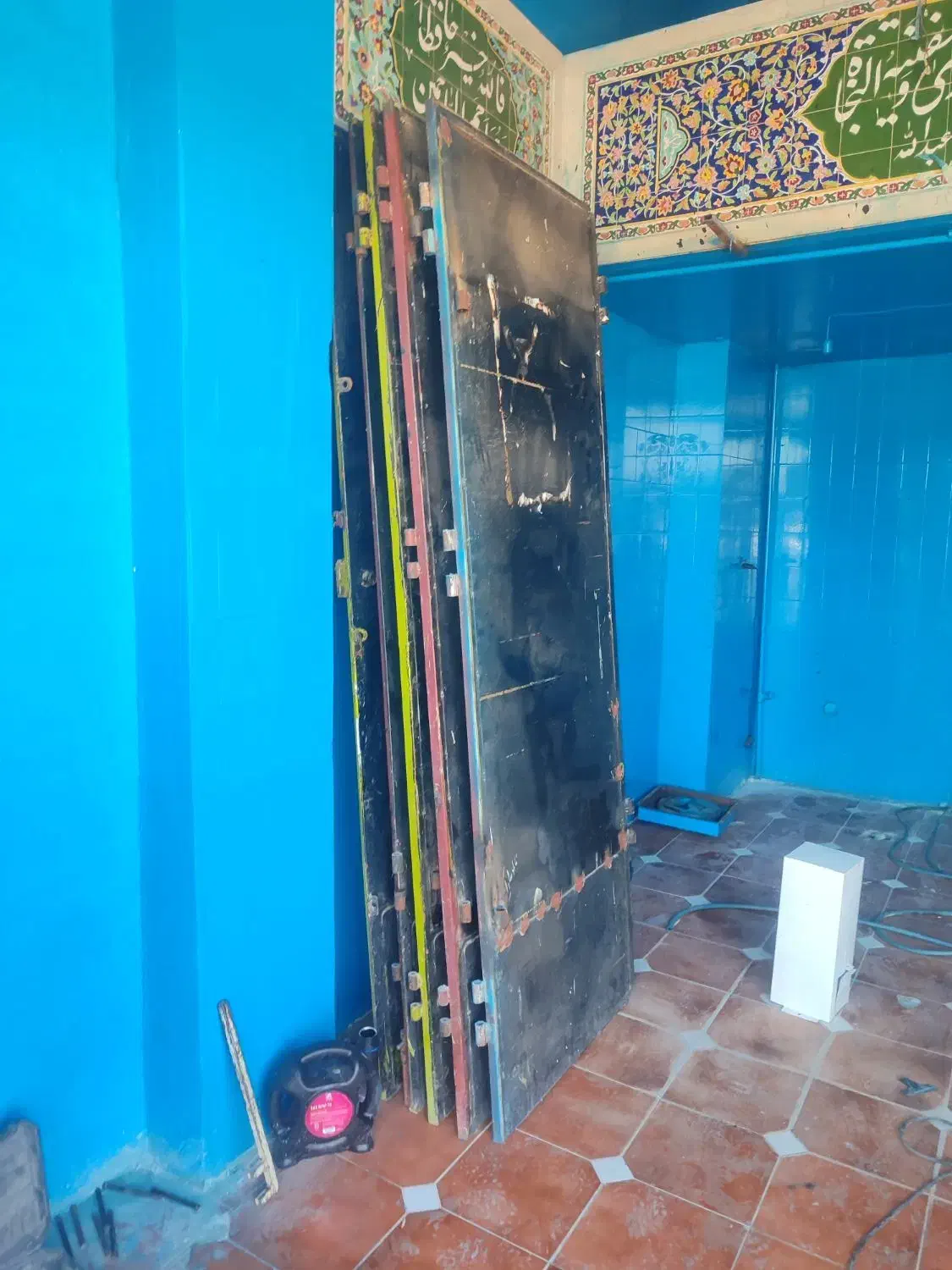 تعداد 5 لنگه درب  آهنی|مصالح و تجهیزات ساختمان|مرودشت, ابوذر جنوبی|دیوار