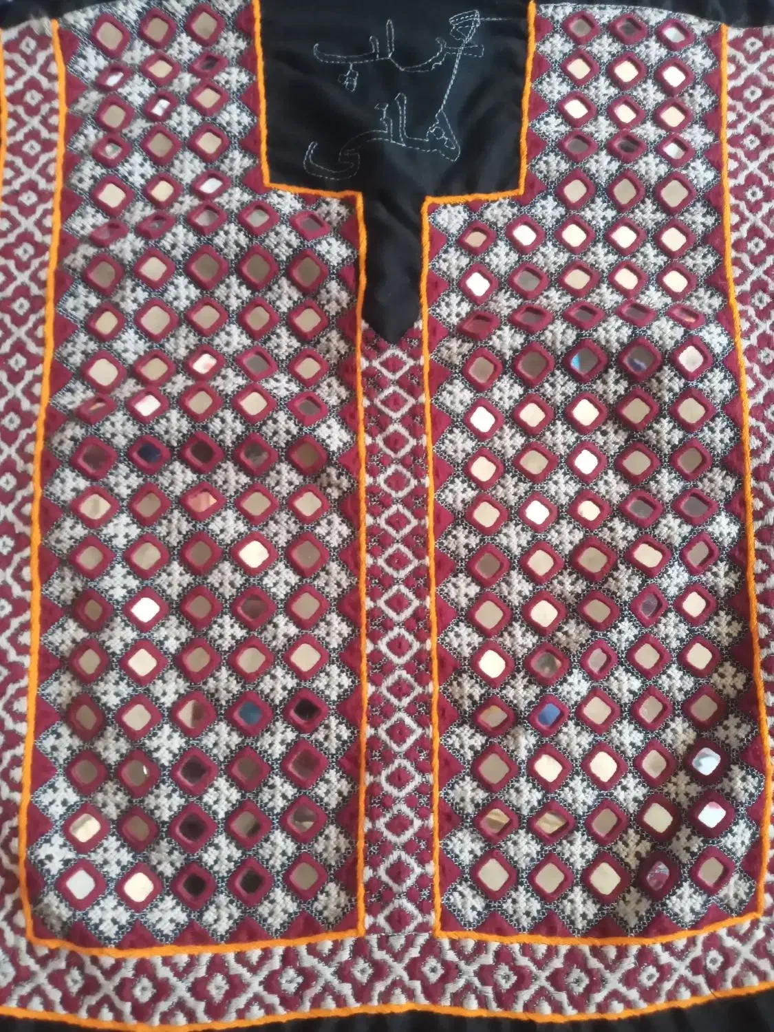 زی استین هزار اینه|لباس|میرجاوه, |دیوار