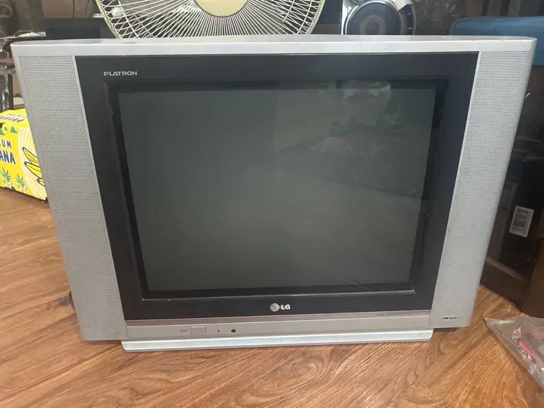 تلویزیون ۲۱ اینچ LG|تلویزیون و پروژکتور|رشت, گلزاران|دیوار