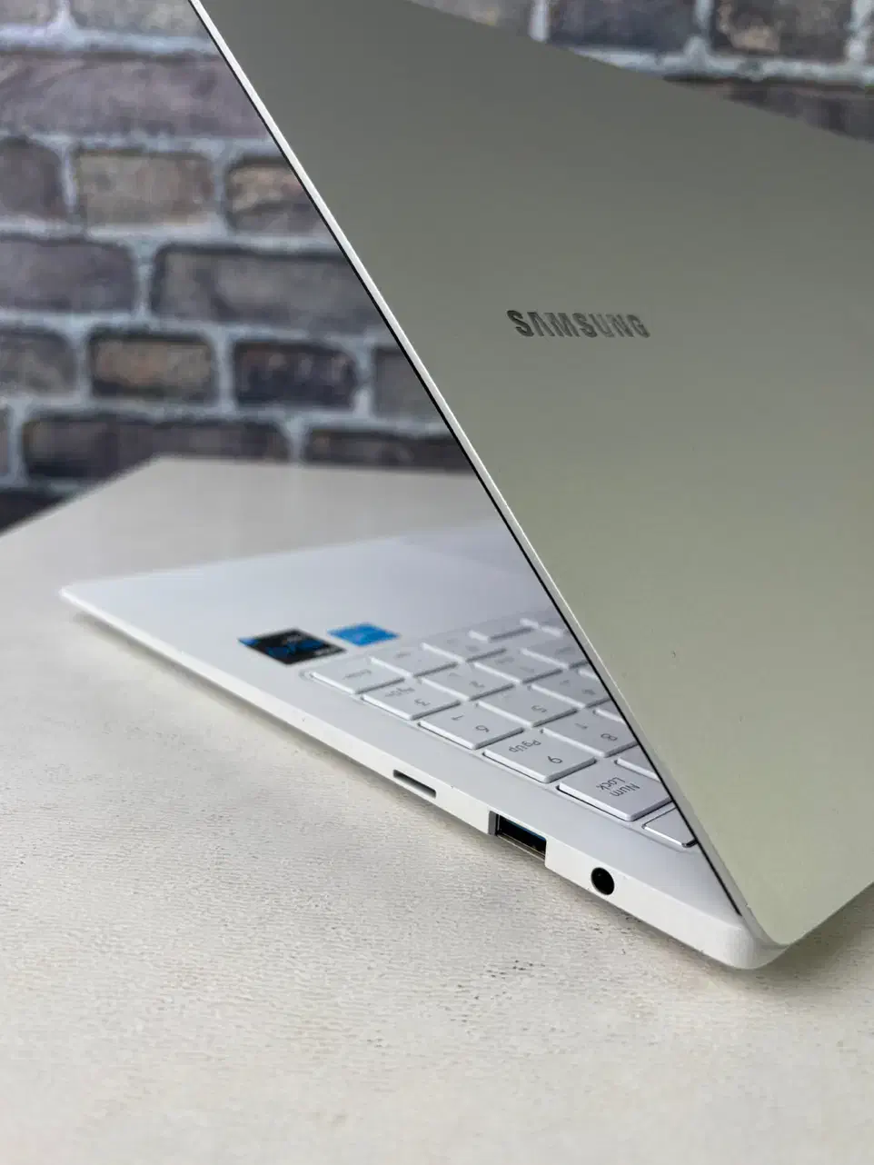 لپتاپSumsung Galaxy/صفحه نمایش باکیفیتOled/نسل ۱۱|رایانه همراه|تهران, میدان ولیعصر|دیوار