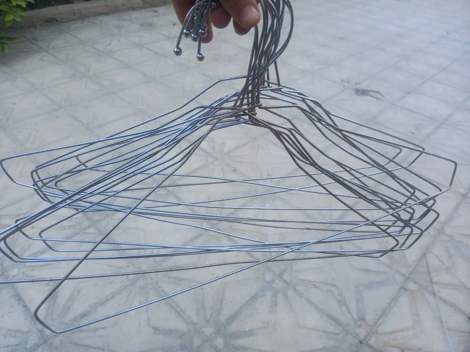 تعدادی چوب رختی واسه لباس و شلوار|بندرخت و رخت‌آویز|کازرون, |دیوار