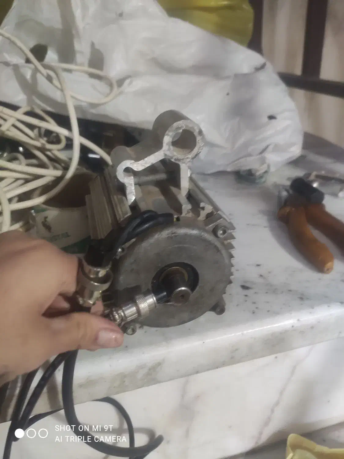 دینام چرخ  مکنتی|چرخ خیاطی و ریسندگی|قرچک, زیبا شهر|دیوار