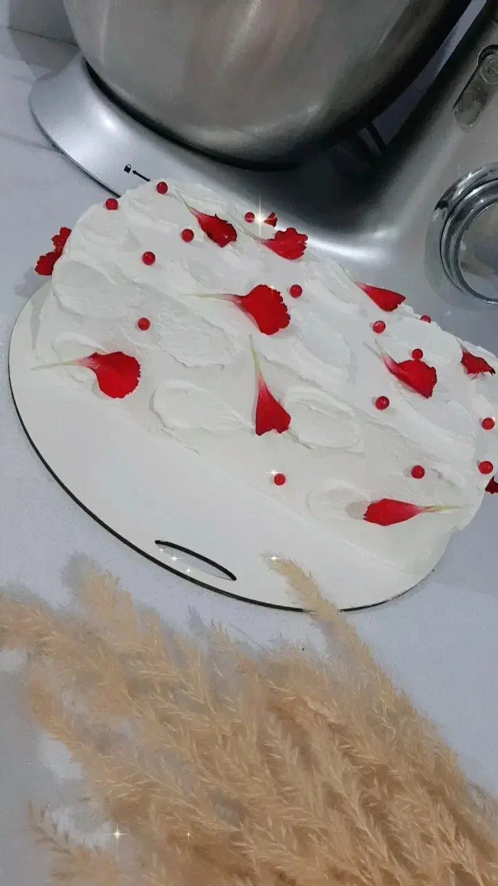 کیک تولد طعم شکلاتی آماده ارسال|خوردنی و آشامیدنی|قم, زند آباد|دیوار