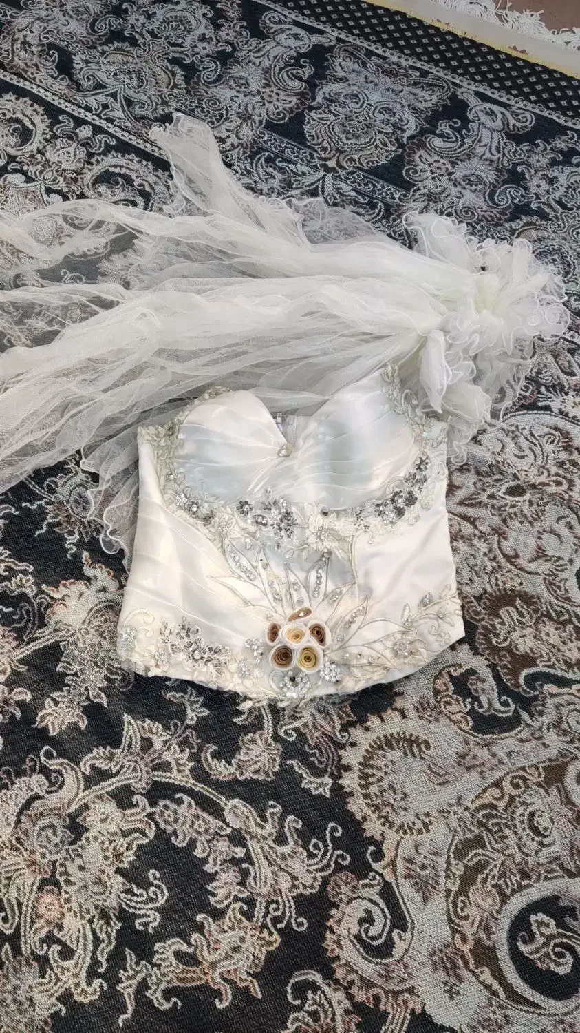 لباس عروس|لباس|گلبهار, شهر جدید گلبهار|دیوار