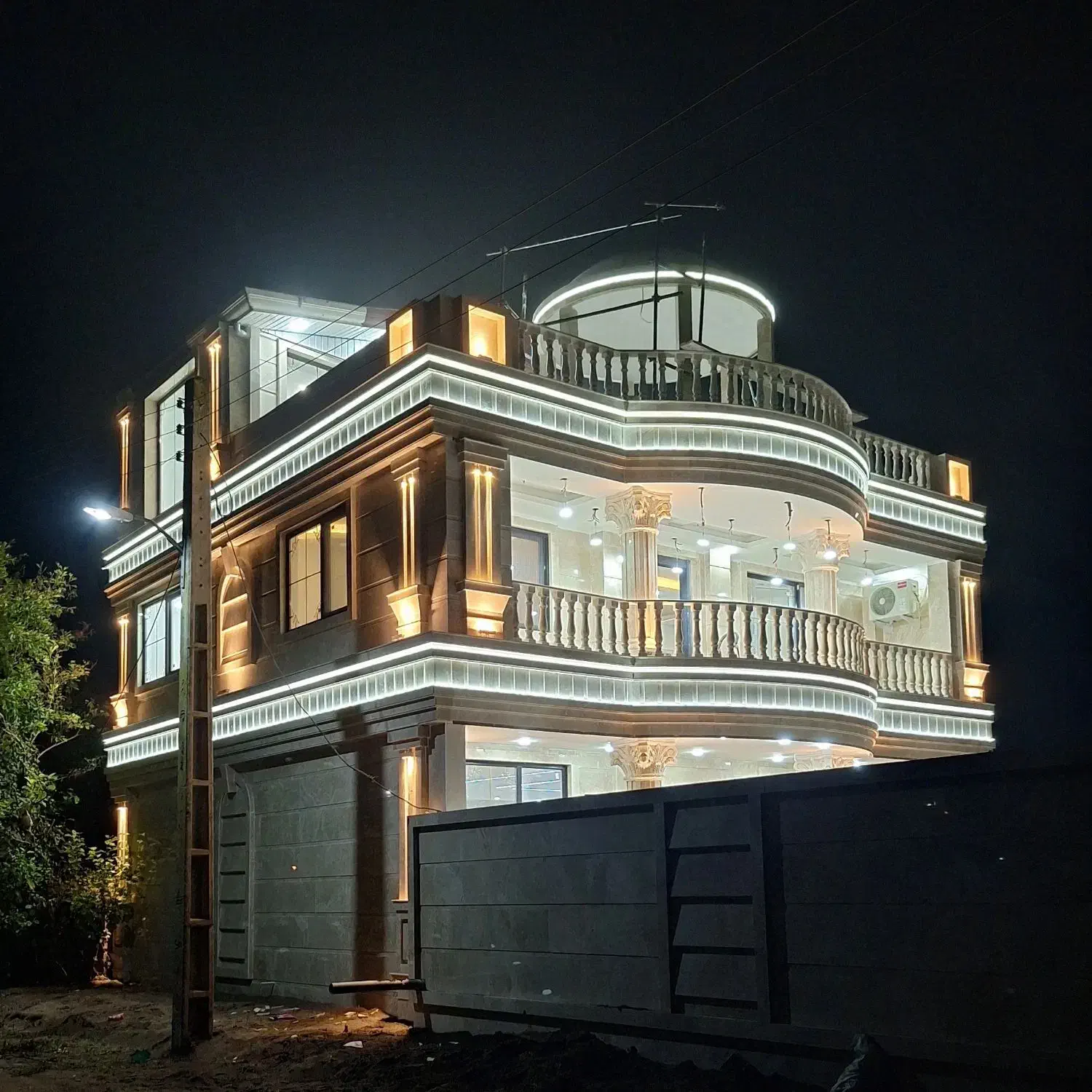 برق‌کار برقکار برقکاری برق|خدمات پیشه و مهارت|رشت, دیانتی|دیوار