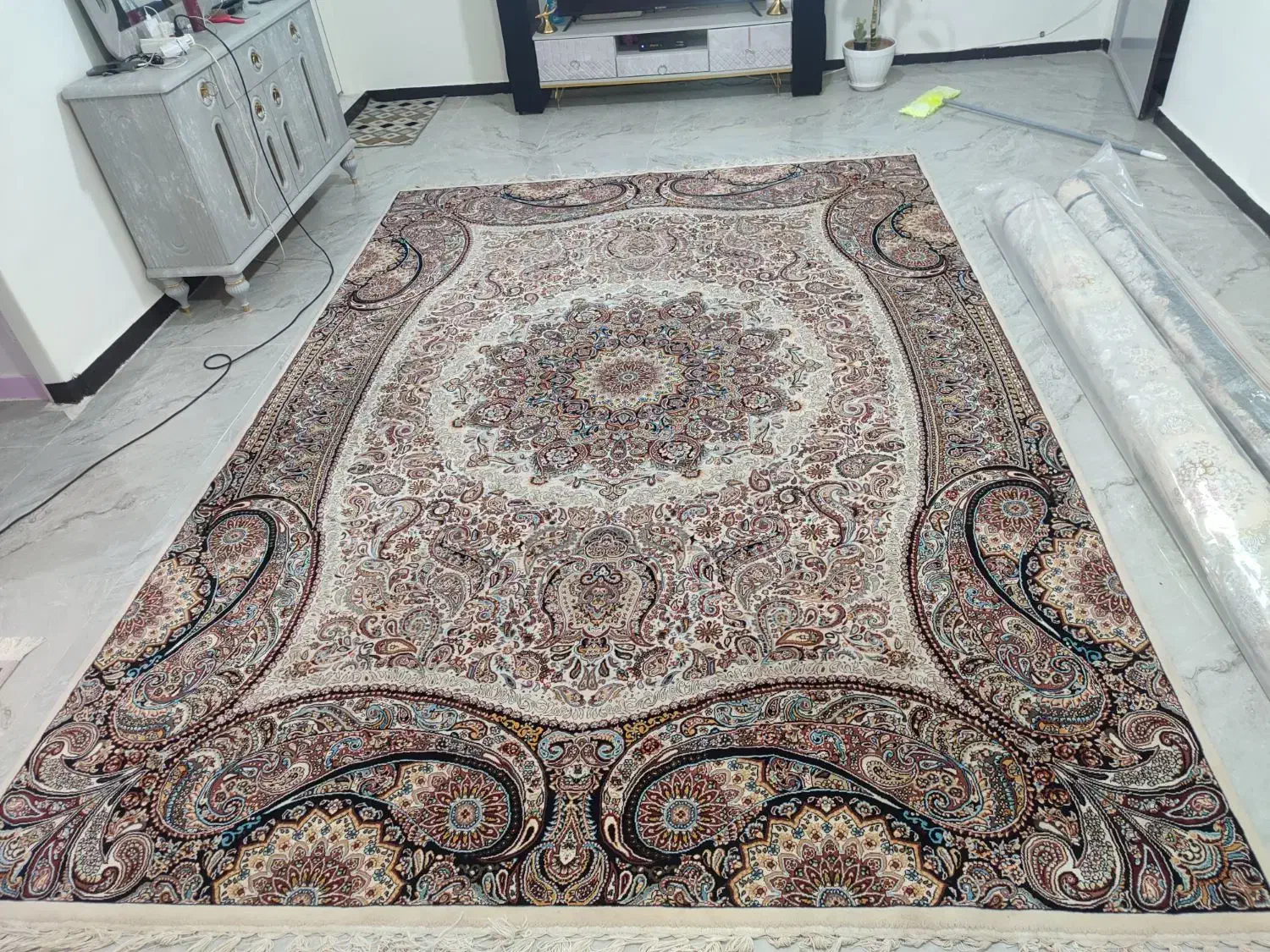 فرش تمیز و سالم|فرش|چهارباغ, |دیوار