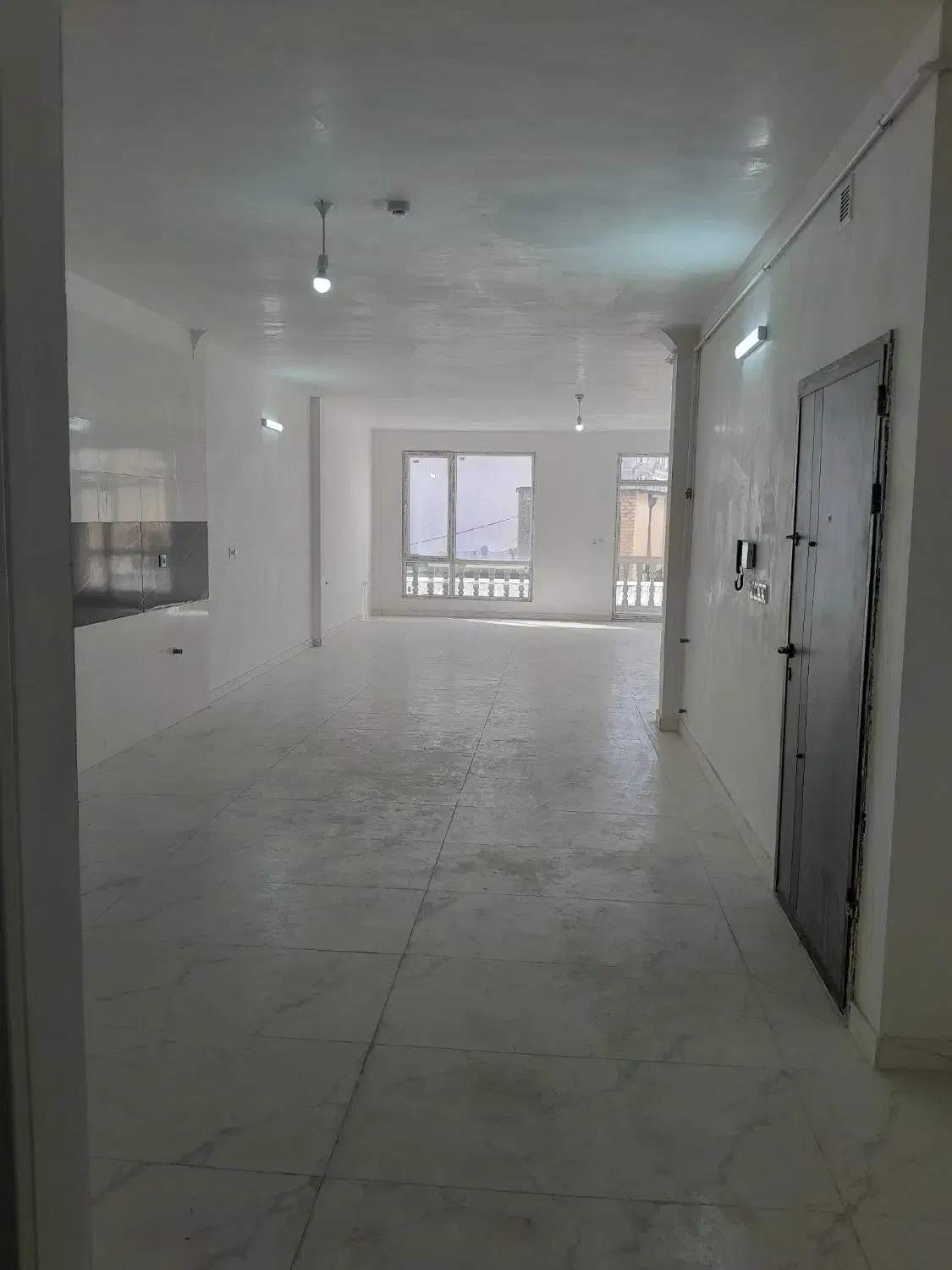 آپارتمان چهار راه باغمیری ۹۵ متری خام کلید اول|فروش آپارتمان|بروجرد, |دیوار