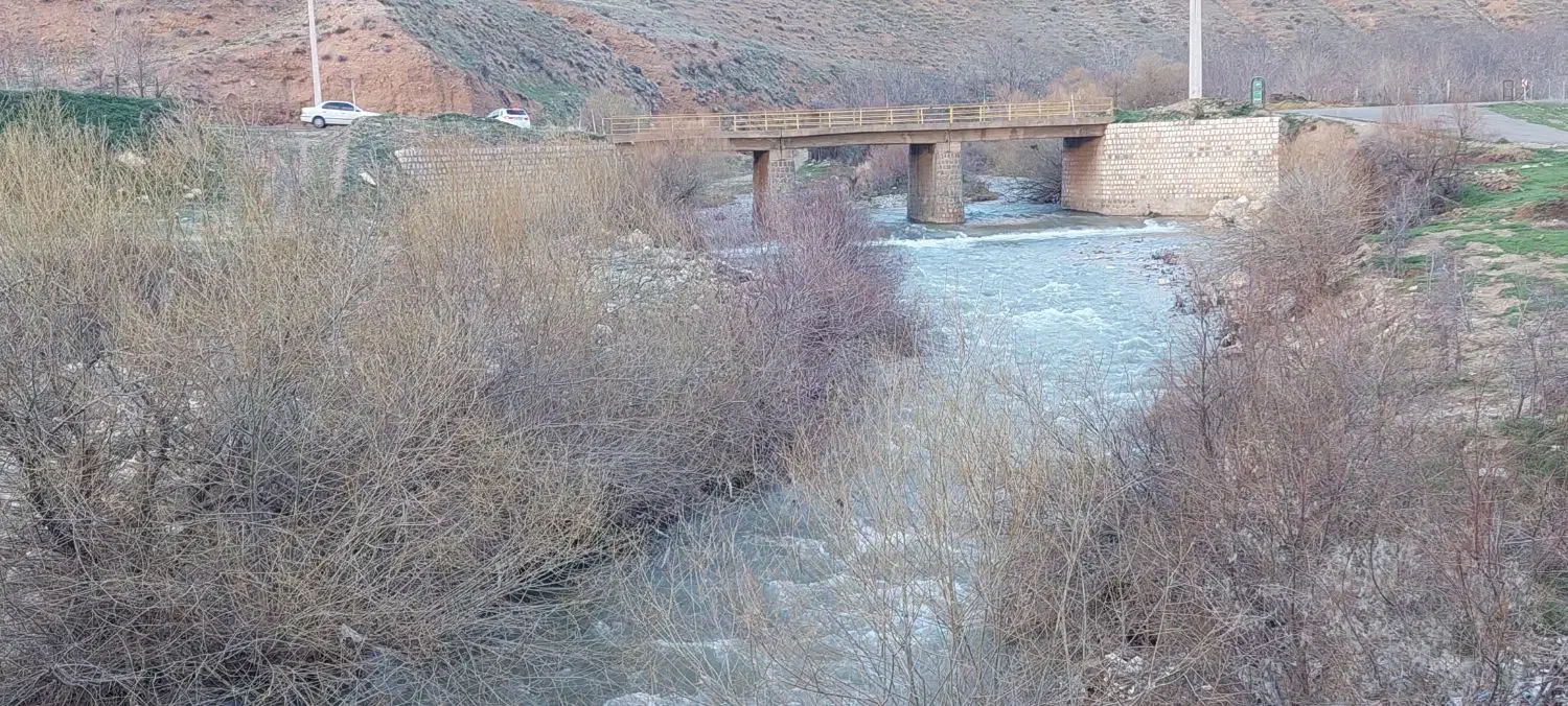 اجاره ۱ هکتار ونیم زمین کشاورزی لولهکشی باآب چشمه|اجارهٔ دفتر صنعتی، کشاورزی، تجاری|دینور, |دیوار