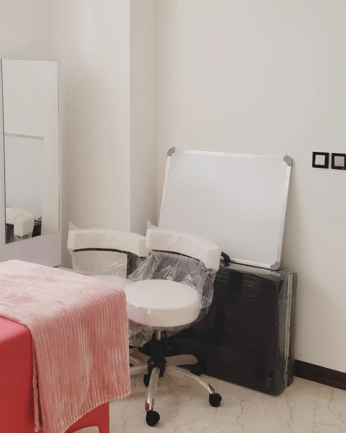 فروش تخت تاشو ،ترولی چرخ دار و صندلی های چرخ دار|آرایشگاه و سالنهای زیبایی|اصفهان, خانه اصفهان|دیوار