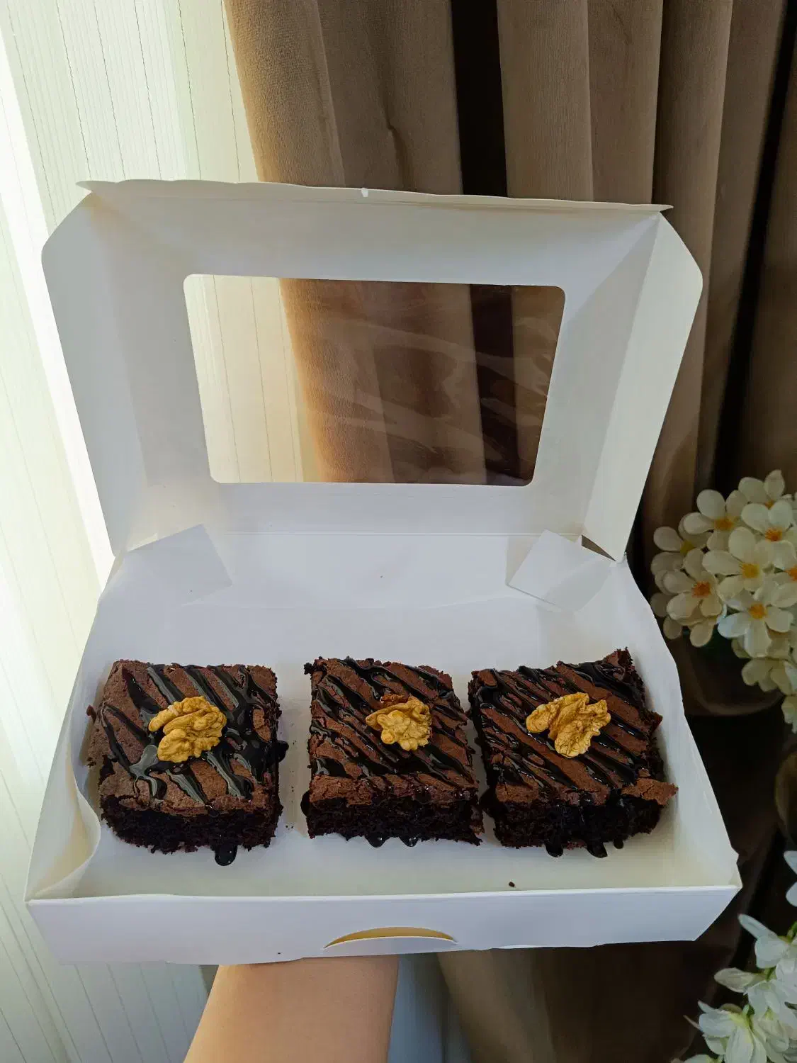 براوونی و کوکی|خوردنی و آشامیدنی|قم, دروازه چوبی|دیوار