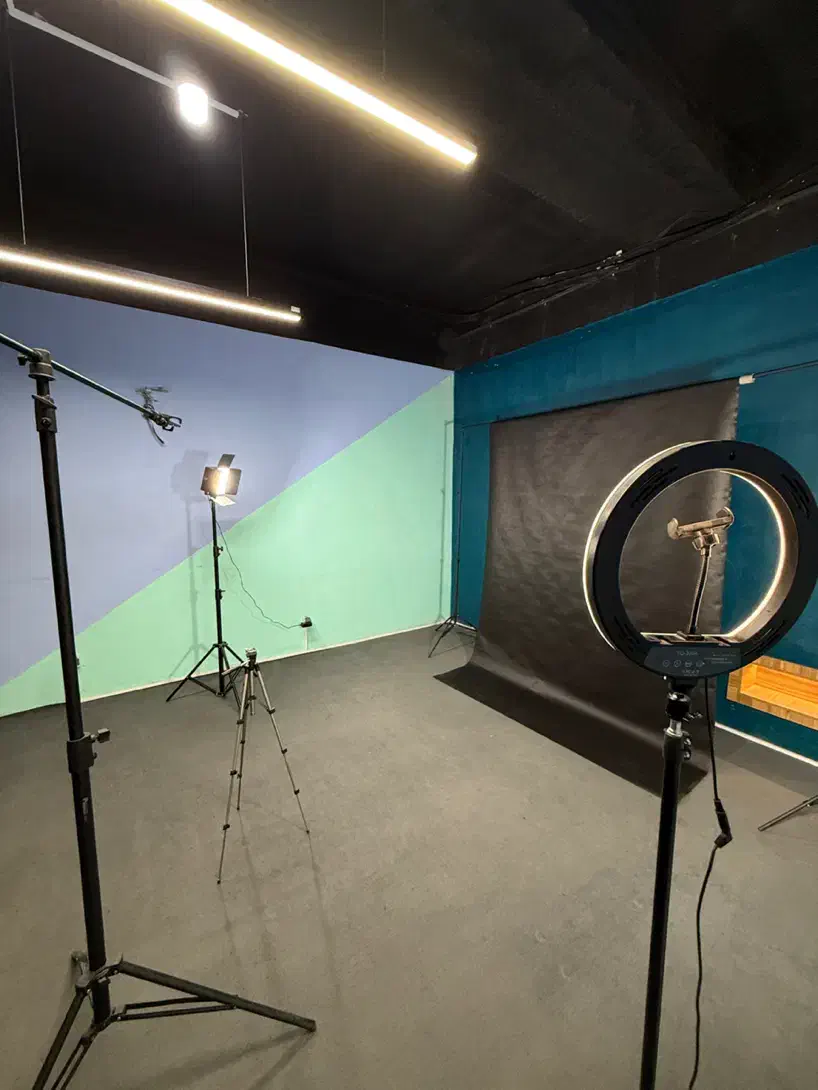 اجاره استدیو عکاسی و تولید محتوا|اجارهٔ کوتاهمدت دفتر کار و فضای آموزشی|اصفهان, کوی سپاهان|دیوار