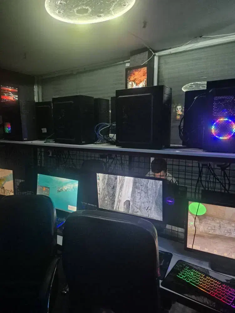 ۸عدد کامپیوتر|رایانه رومیزی|اهواز, شهرک برق|دیوار