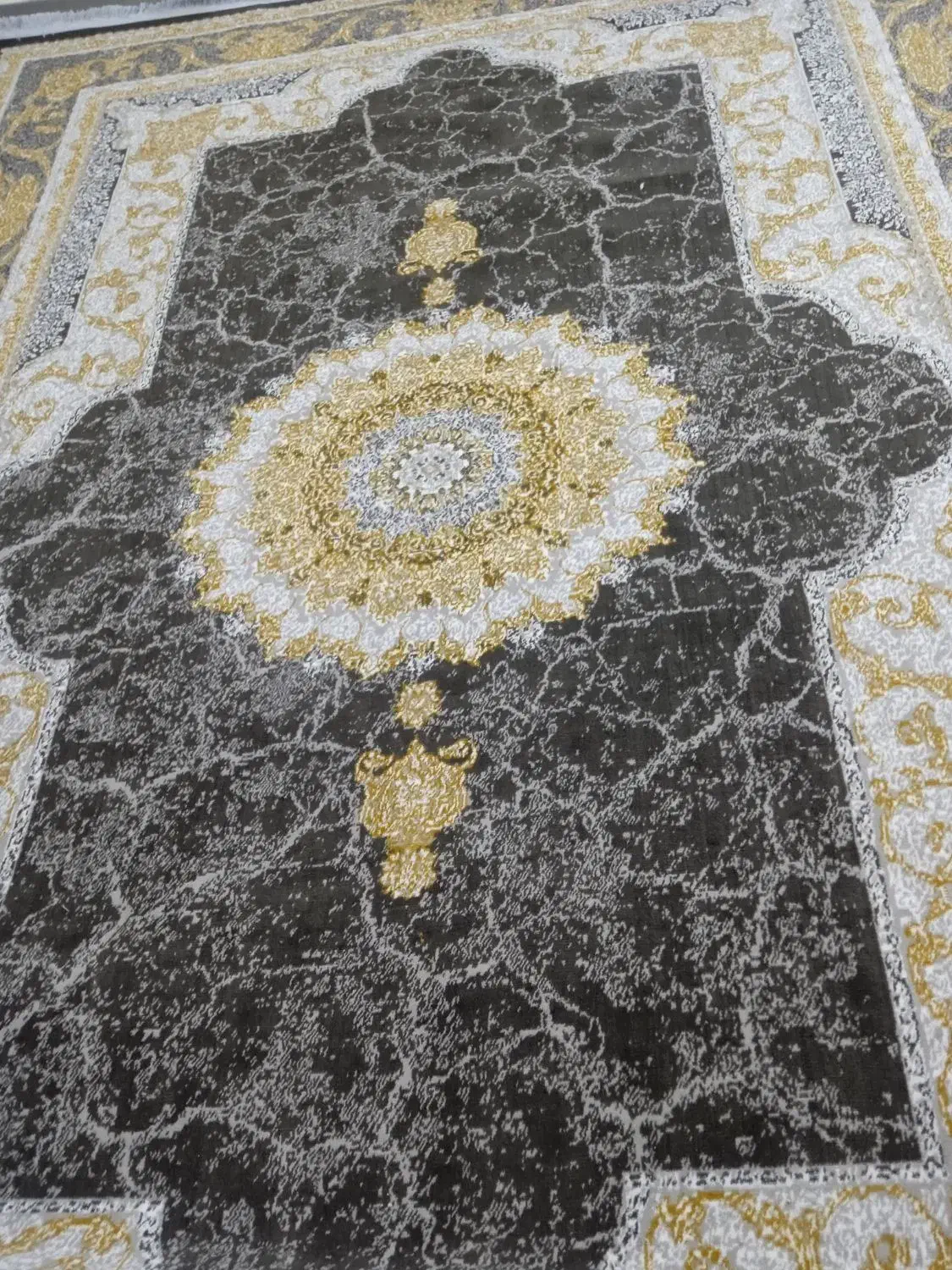 سه عدد فرش ماشینی هستش|فرش|یاسوج, |دیوار