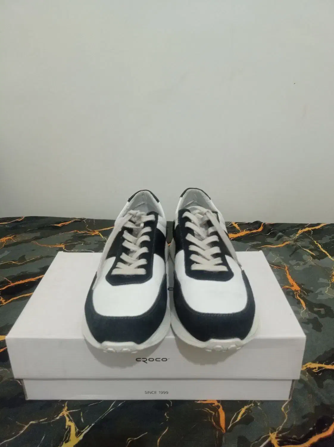 کفش کتانی چرم مردانه|کیف، کفش، کمربند|اصفهان, باغ زیار|دیوار