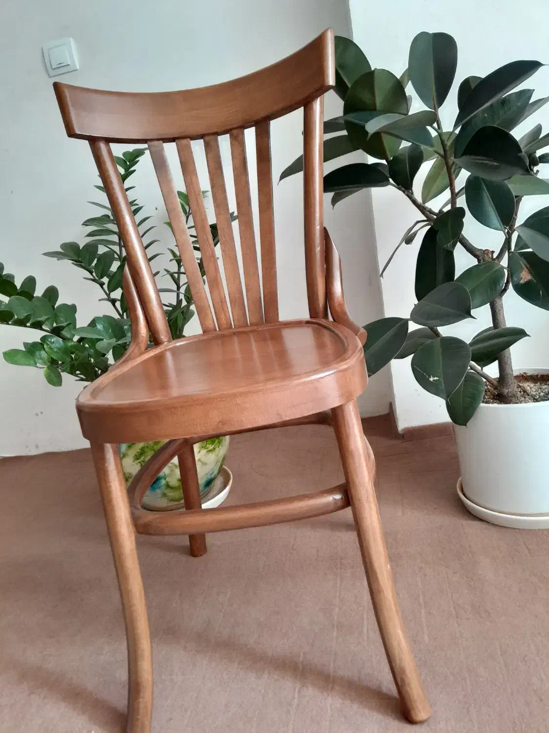 دو عدد صندلی|میز و صندلی غذاخوری|صائین قلعه, |دیوار