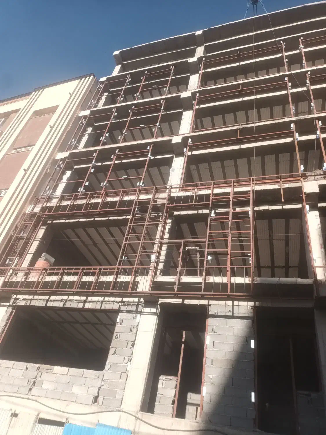 به یک شاگرد جوشکار نیازمندیم|استخدام معماری، عمران و ساختمانی|همدان, |دیوار