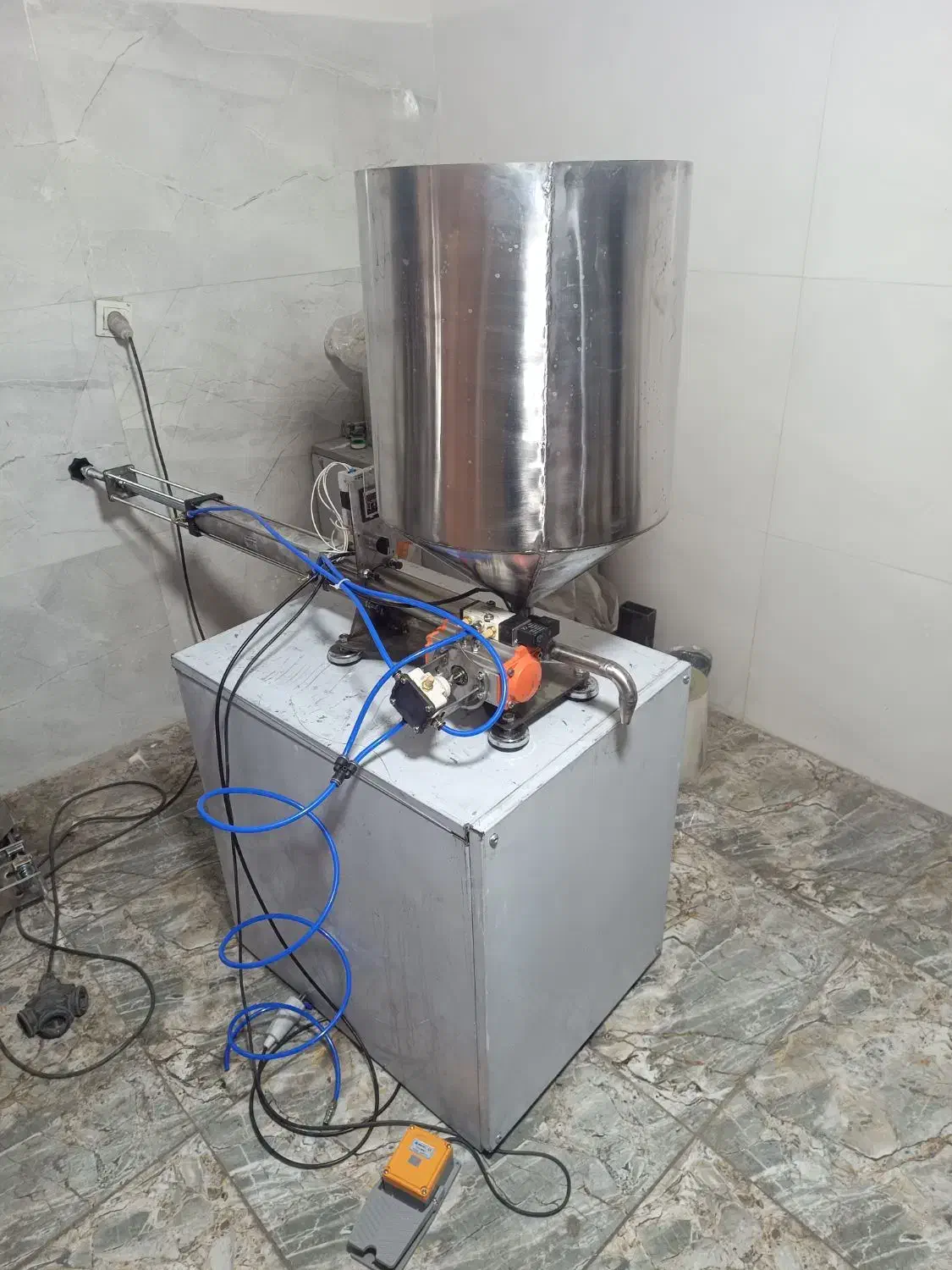 دستگاه پرکن مایعات رقیق و غلیظ|ماشین‌آلات صنعتی|صباشهر, |دیوار