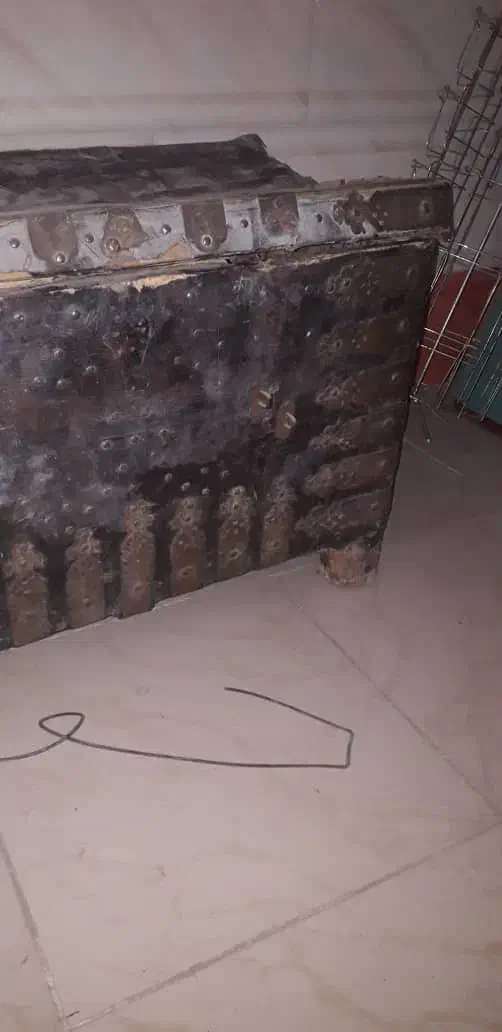 صندوقچه روسی کهنه بی نظیر با رویه چرم|صنایع دستی و سایر لوازم تزئینی|تهران, چیتگر شمالی|دیوار