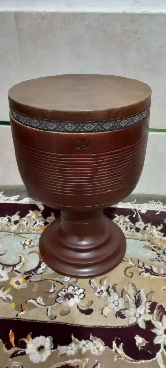 تمبک|سازهای سنتی|شیراز, باغ تخت|دیوار