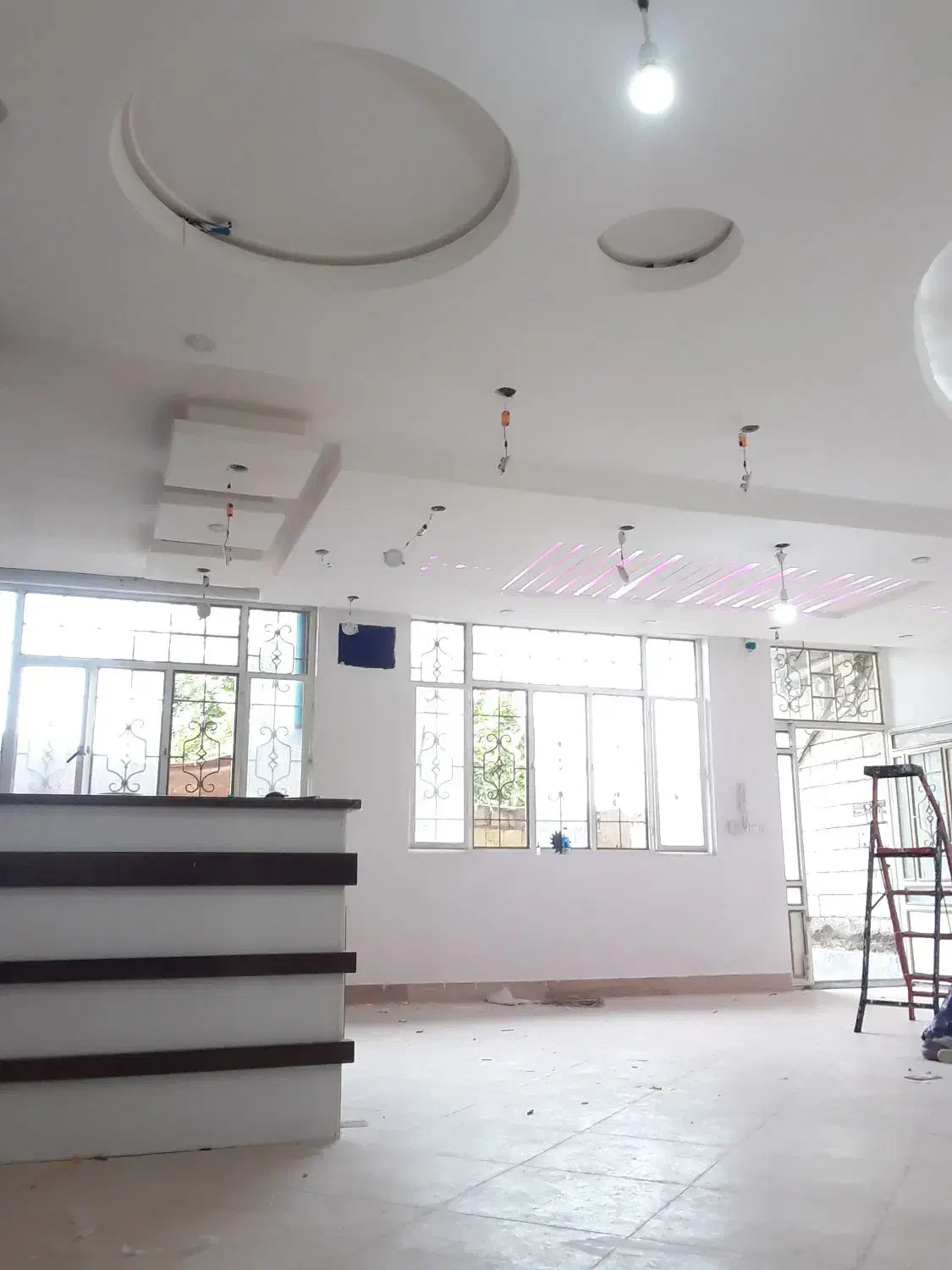 نقاشی ساختمان رنگ کاری رنگ آمیزی رنگکار درب پنجره|خدمات پیشه و مهارت|خرم‌آباد, |دیوار