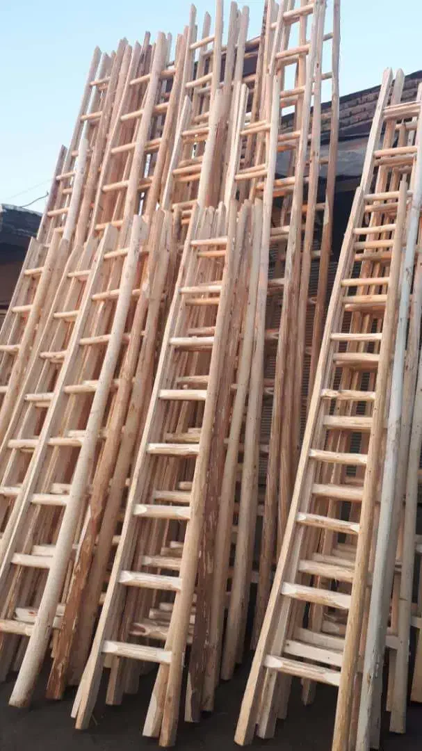 تعدادی نردبان زیر قیمت بازار چوبی بلند و کوتاه|عمده‌فروشی|تهران, مشیریه|دیوار