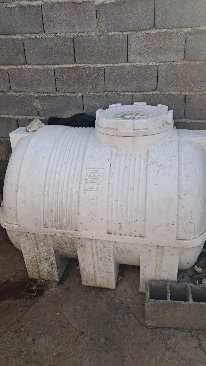 پمپ آب نیم اسب و منبع آب 1000 لیتری|مصالح و تجهیزات ساختمان|شریفآباد, |دیوار