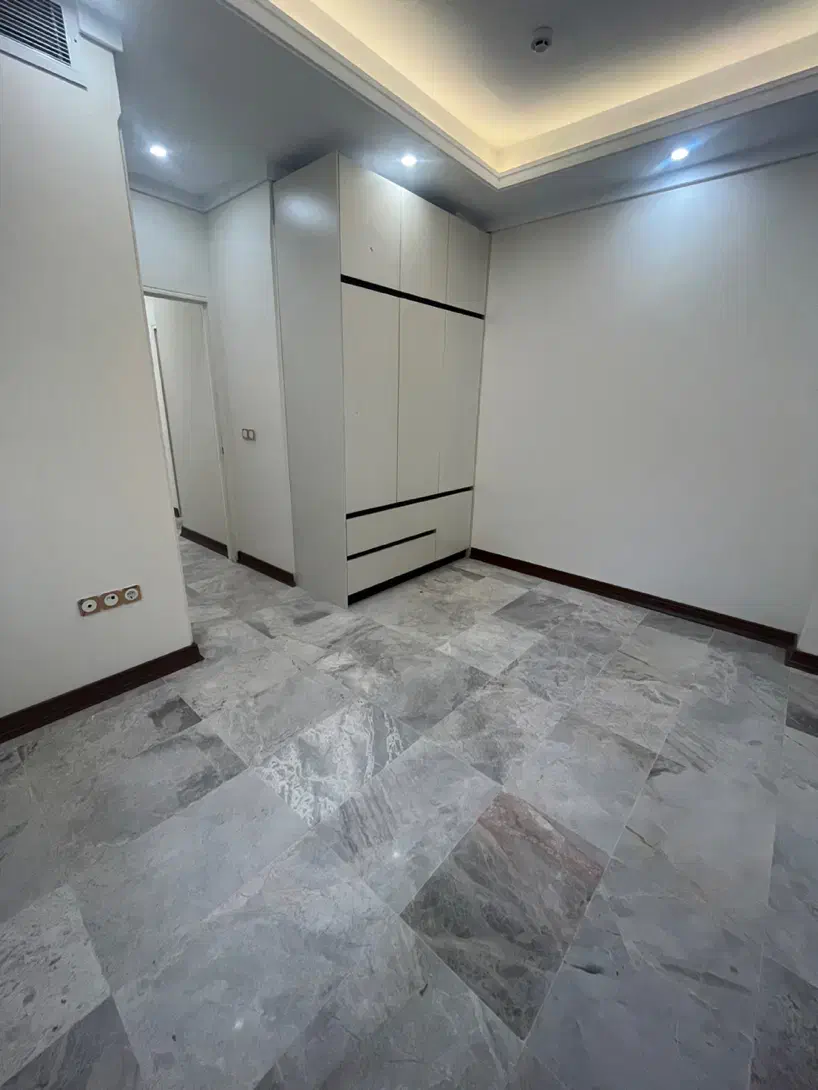 ۱۴۰ متر/۳خواب/تک واحدی/۲ پارکینگ/میدان۷