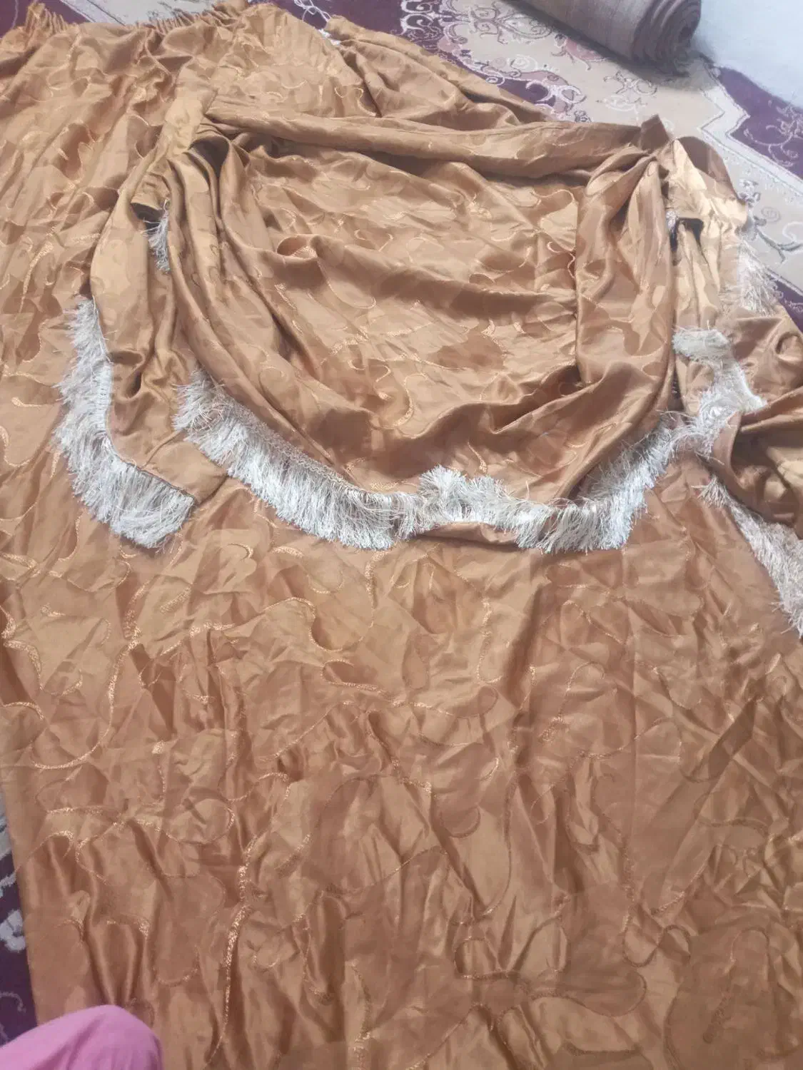 پرده ساتن گل برجسته با یالان طول۲/۹۰ عرض۳متر|پرده، رانر، رومیزی|بروجرد, |دیوار