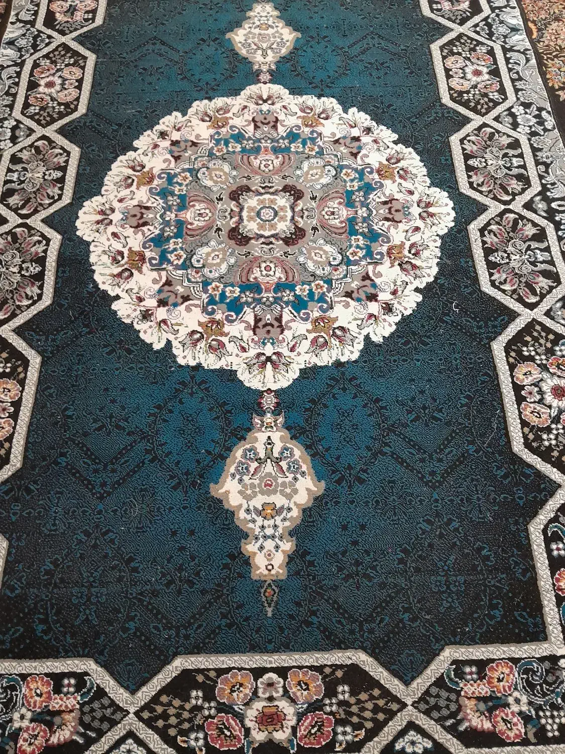 دو فرش6متری دوتاشون با قیمت 5ملیون پانصد|فرش|اهواز, سیاحی(سه راه خرمشهر)|دیوار