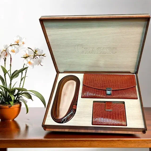 ست کیف و کمربند و جاکارتی چرم هدیه روز زن مادر|کیف، کفش، کمربند|تهران, نیروی هوایی (پیروزی)|دیوار