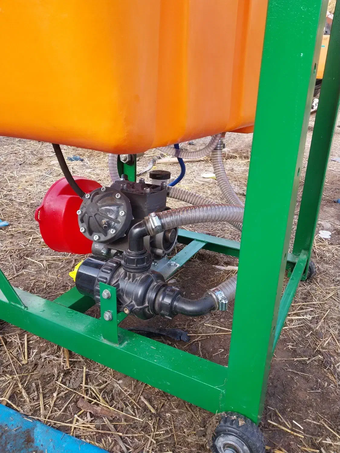 سمپاش ۶۰۰ و ۸۰۰ لیتر بوم دار ۱۲ متری|ماشین‌آلات صنعتی|اردبیل, |دیوار