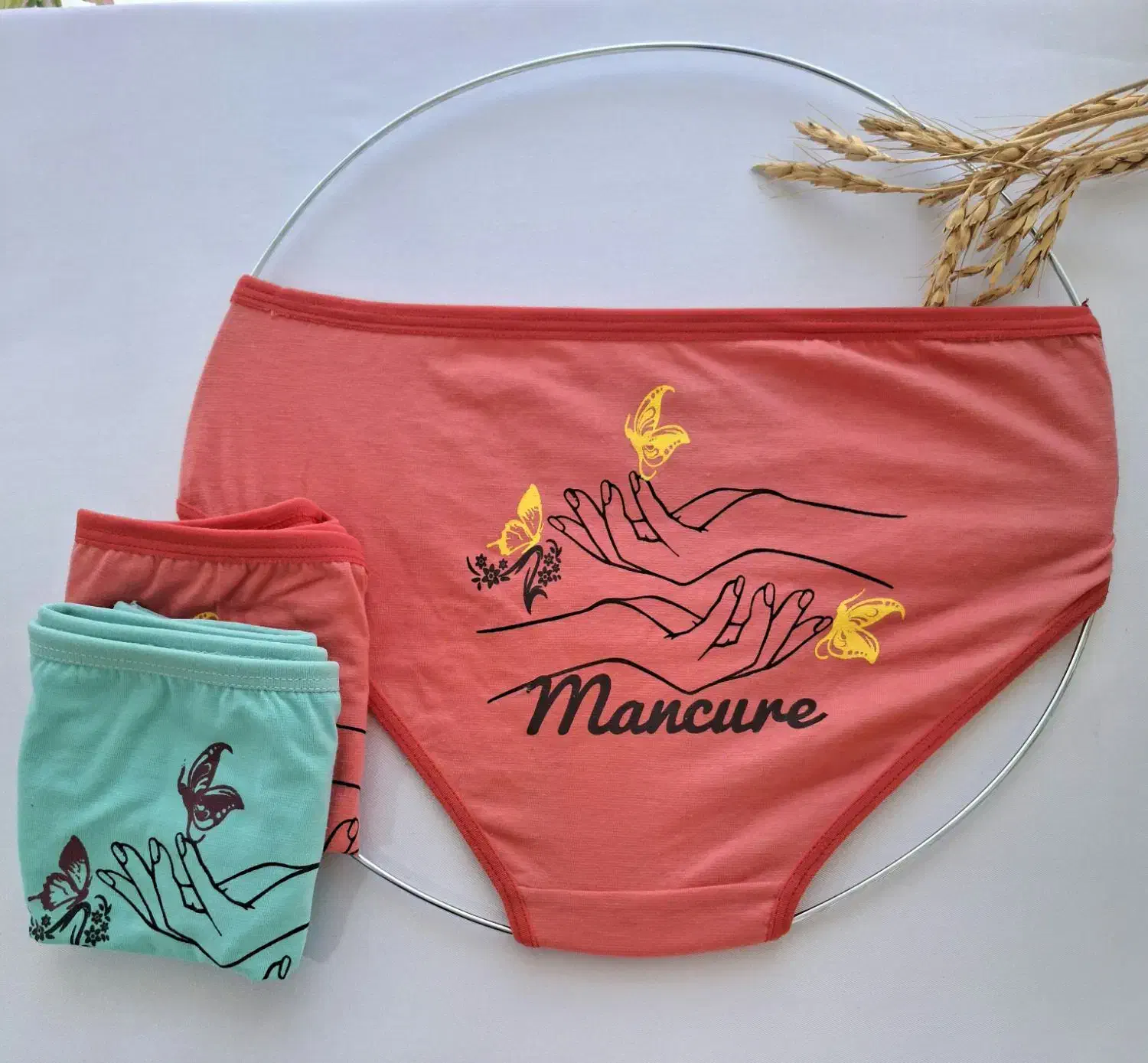 لباس زیر|لباس|رشت, توشیبا|دیوار