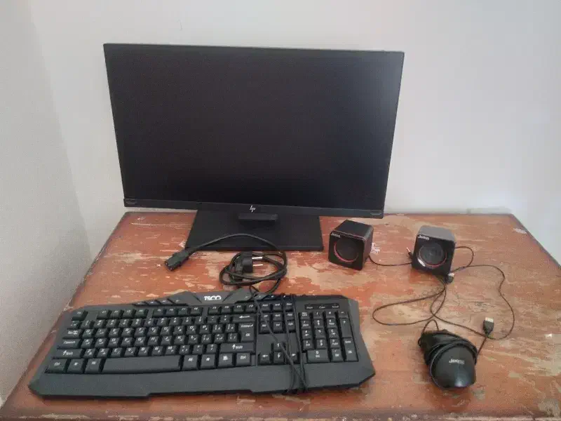 مانیتور اچ پی ۲۴ HDMI میخوره|قطعات و لوازم جانبی رایانه|مراغه, |دیوار