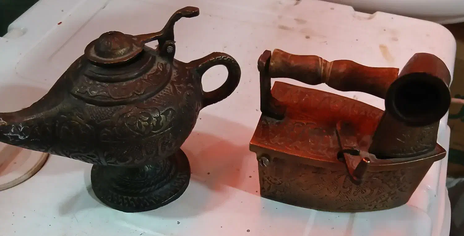 اتو ذغالی ویک چراغ پیتوس هر دو با هم سالم|کلکسیون اشیاء عتیقه|بومهن, |دیوار