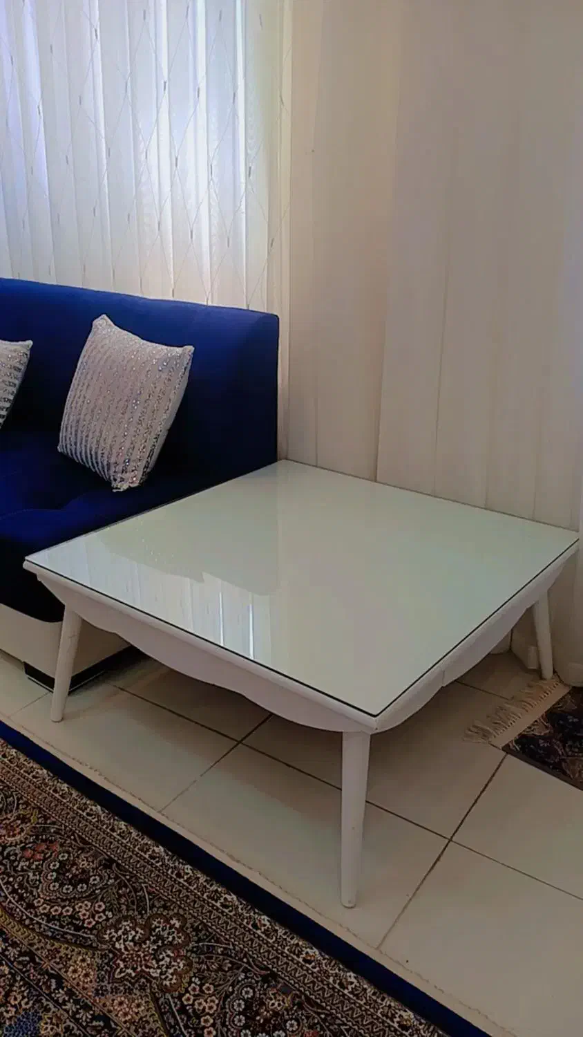 یک عدد میز بزرگ سفید شیک|مبلمان خانگی و میز عسلی|شهرکرد, |دیوار