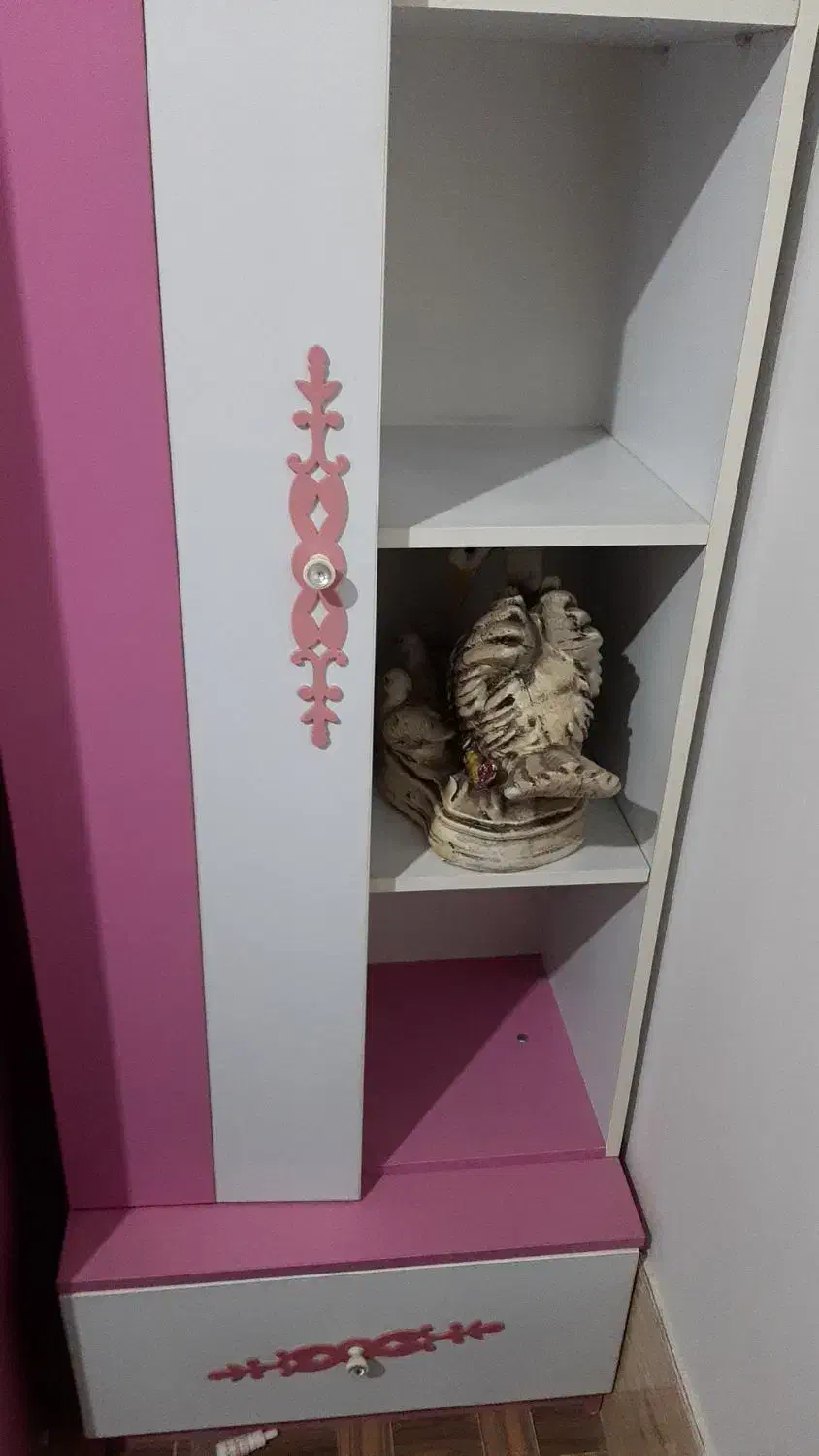 تخت و کمددخترونه  اپادانا|تخت و سرویس خواب|شیراز, کوشک میدان|دیوار