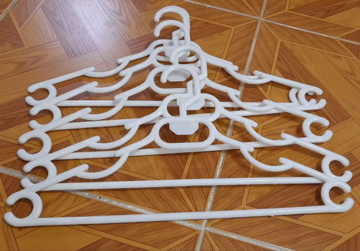 رگال چوب رختی|بندرخت و رخت‌آویز|اطاقور, |دیوار