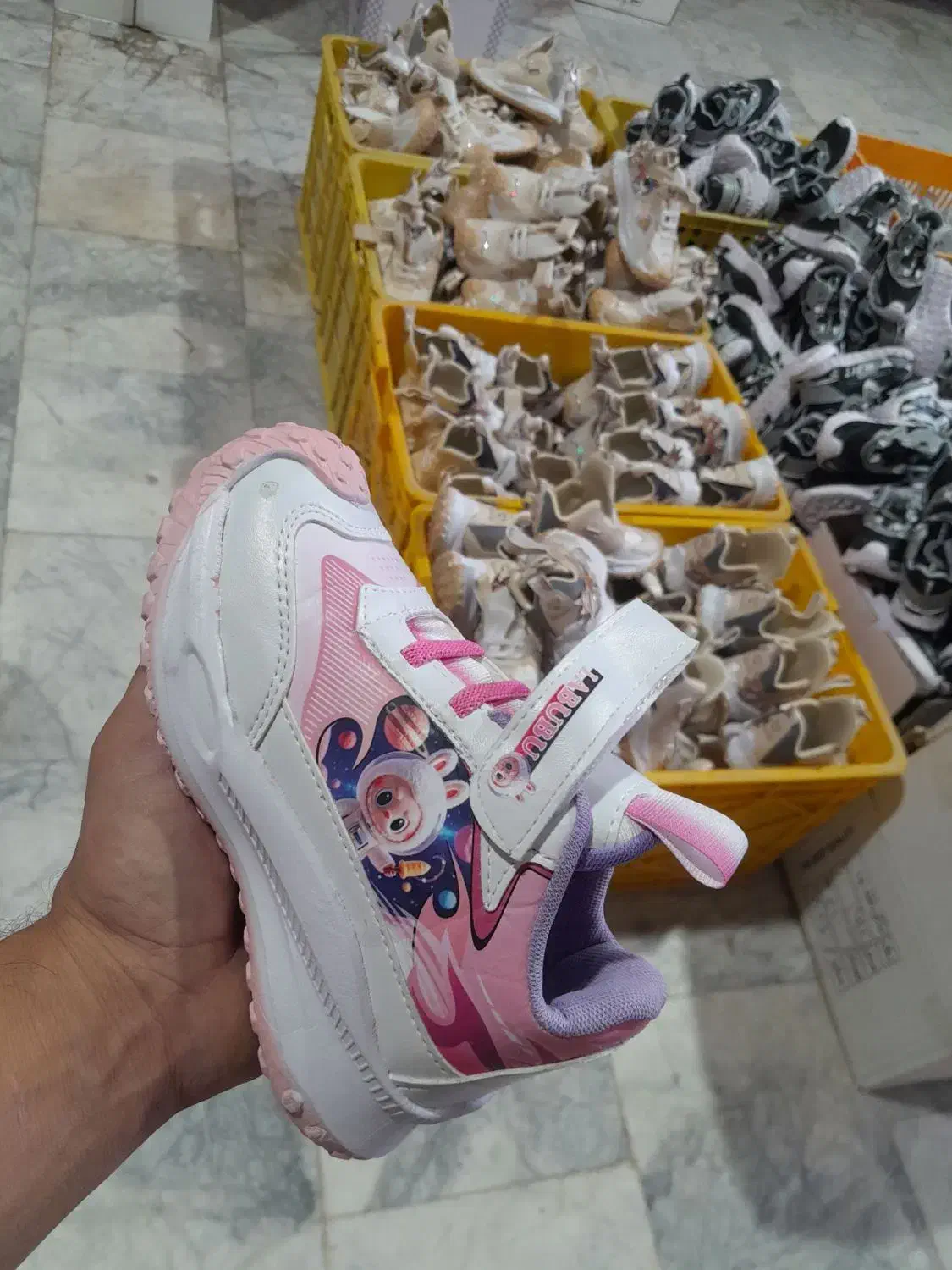 کفش|کیف، کفش، کمربند|ابهر, |دیوار