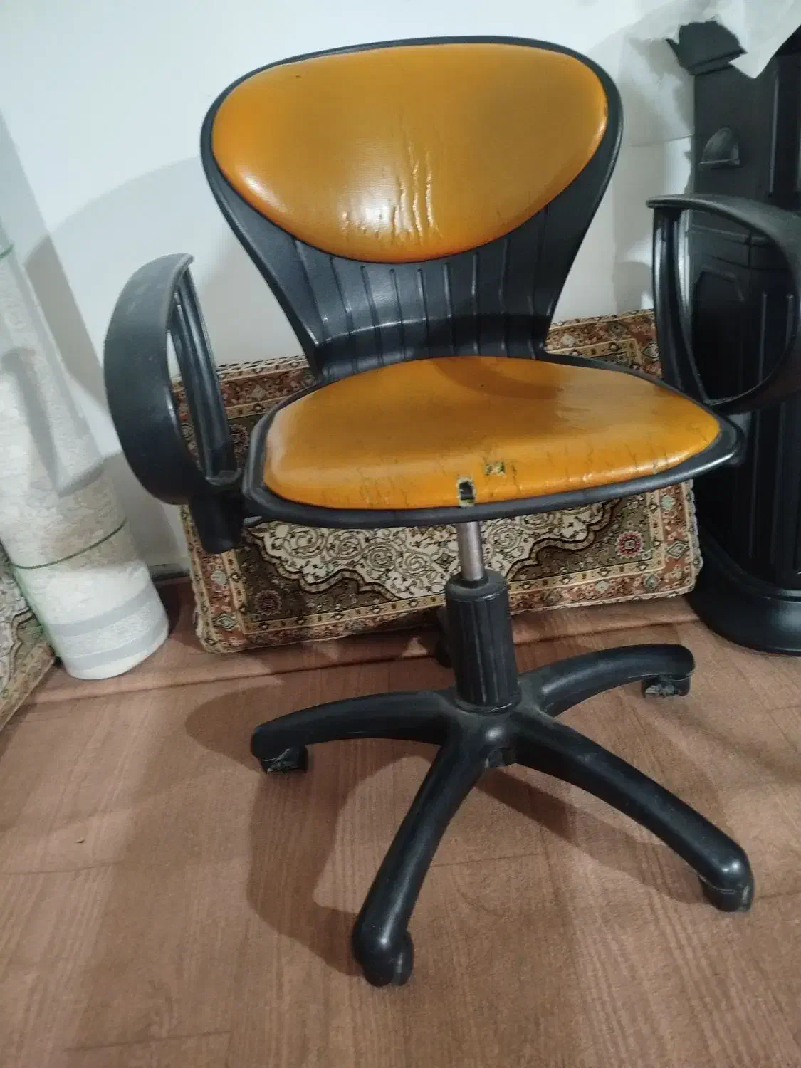 صندلی چرخ دار|صندلی و نیمکت|سنندج, |دیوار