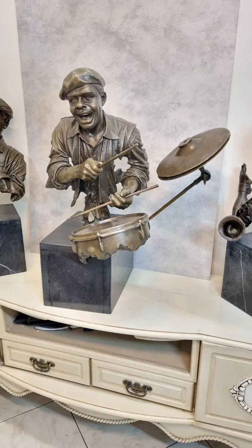 مجسمه برنزی مردان سیاه پوست|مجسمه، تندیس، ماکت|تهران, فردوسی|دیوار