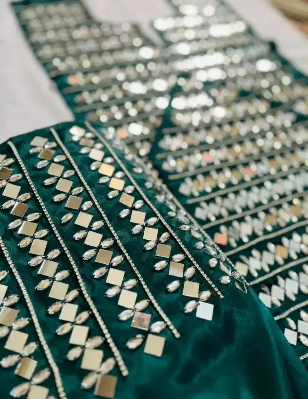 لباس|لباس|سراوان, |دیوار