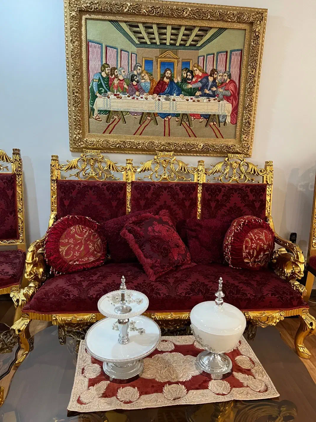 مبلمان سلطنتی|مبلمان خانگی و میز عسلی|تهران, آبشار تهران (دریاچه)|دیوار