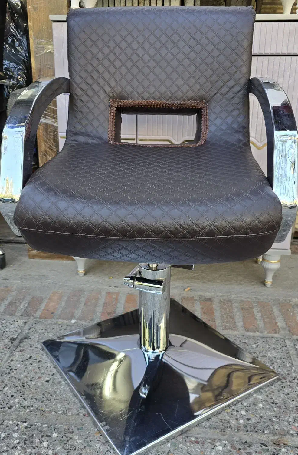 صندلی آریشگاه کوتاهی|آرایشگاه و سالن‌های زیبایی|شیراز, گود عربان|دیوار