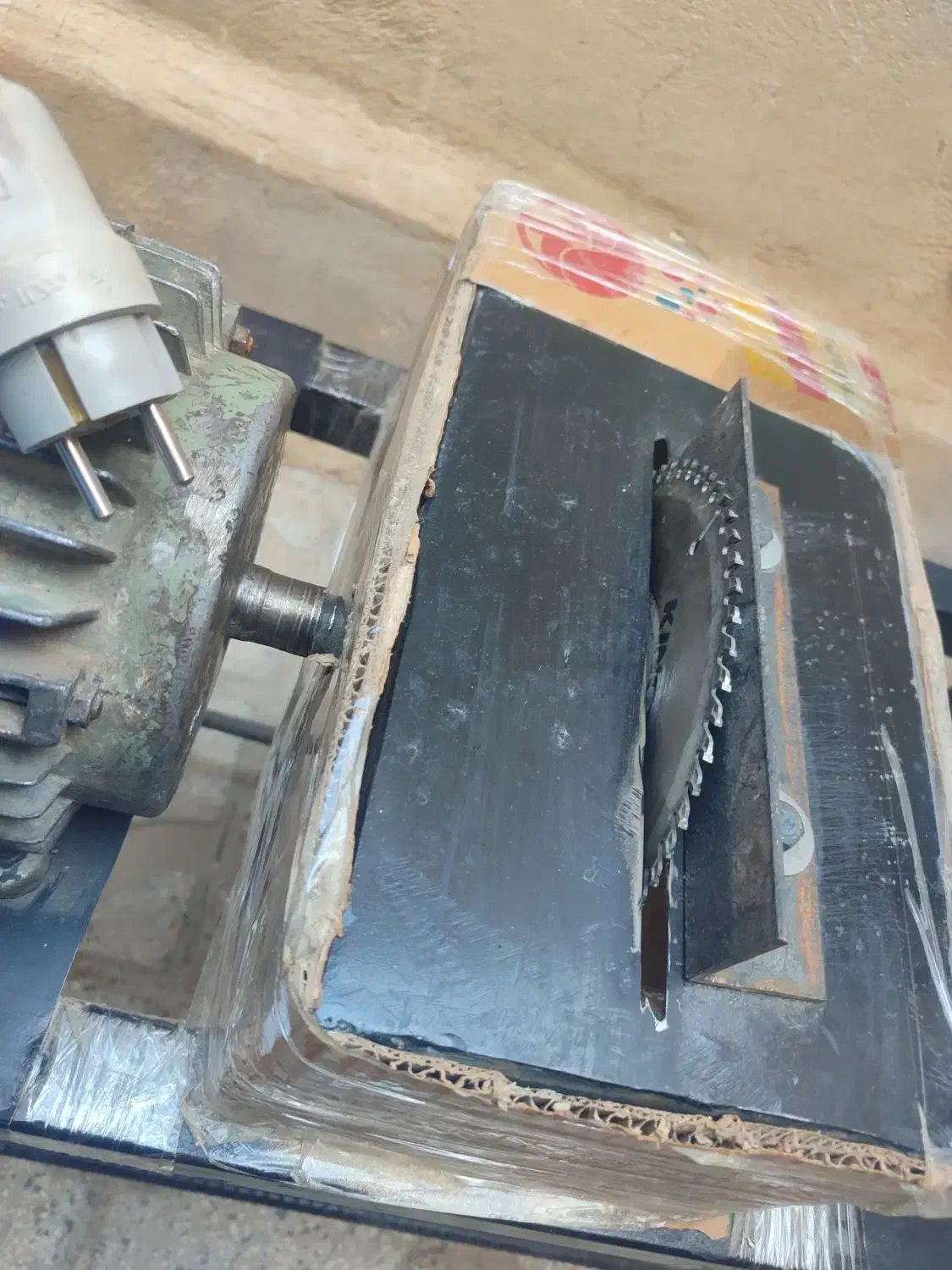 مقداری وسایل|ابزارآلات|بروجرد, |دیوار